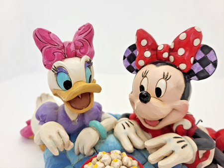 Disney Traditions Minnie Mouse & Daisy Duck Figurine Girls Night Ornament9