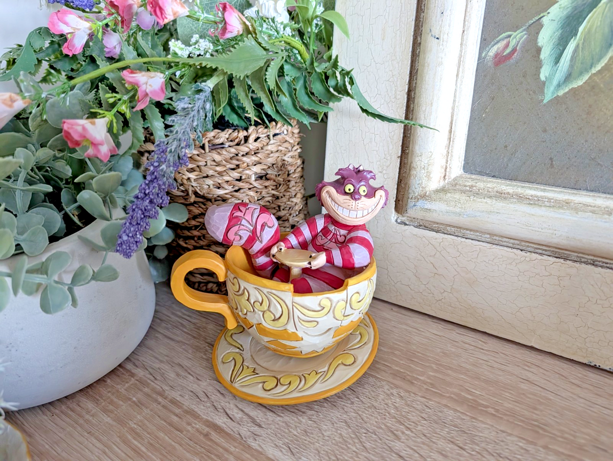 Disney Traditions Cheshire Cat Mad Tea Party 4032117 – detail and condition photograph 4