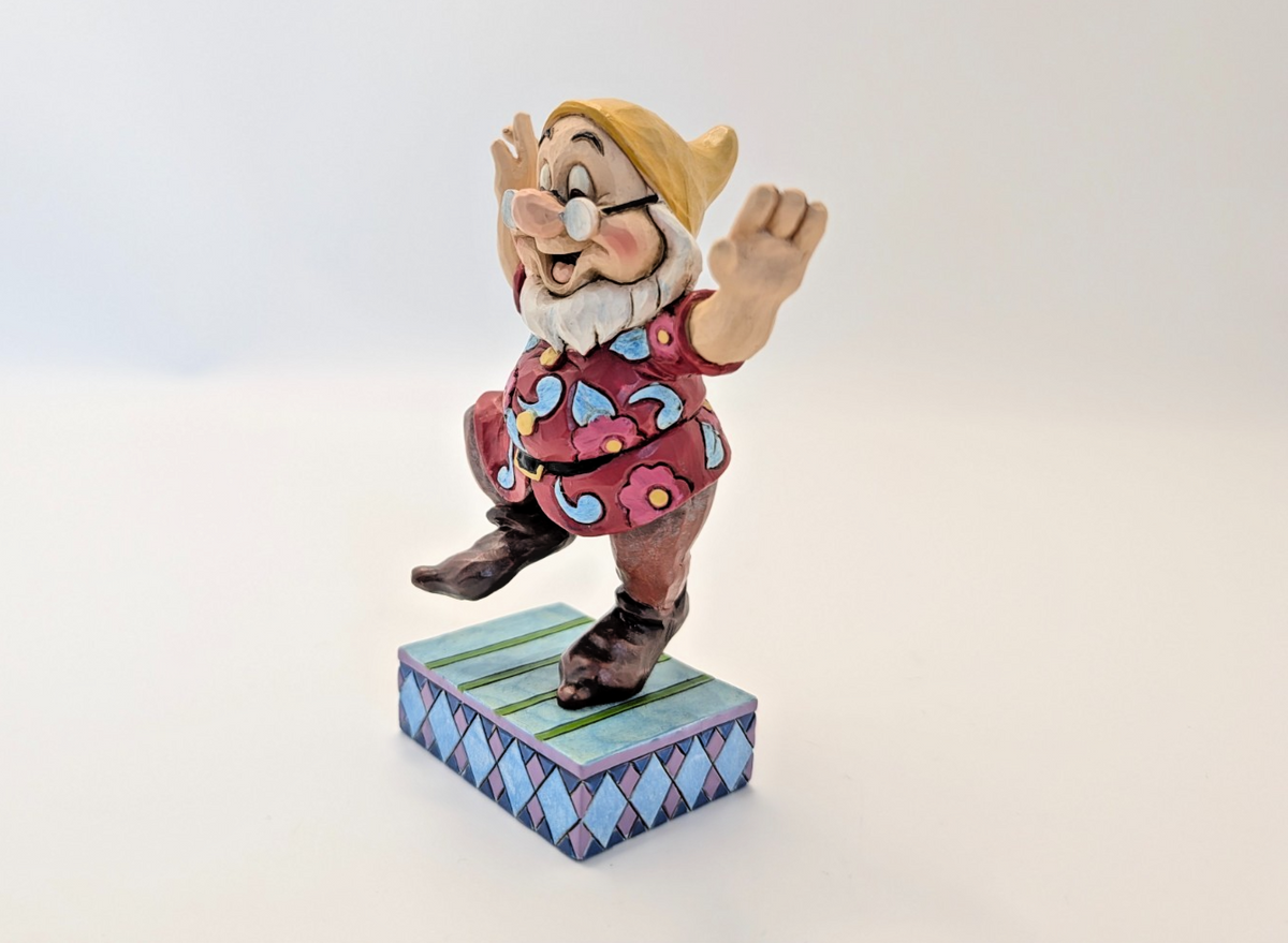 Disney Traditions Dancing Doc Snow White 4049628 boxed figurine - face and character detail