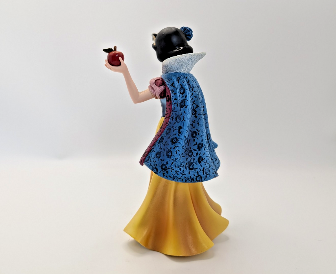 Disney Showcase Haute Couture Snow White Figurine 4031542 Snow White With Apple6