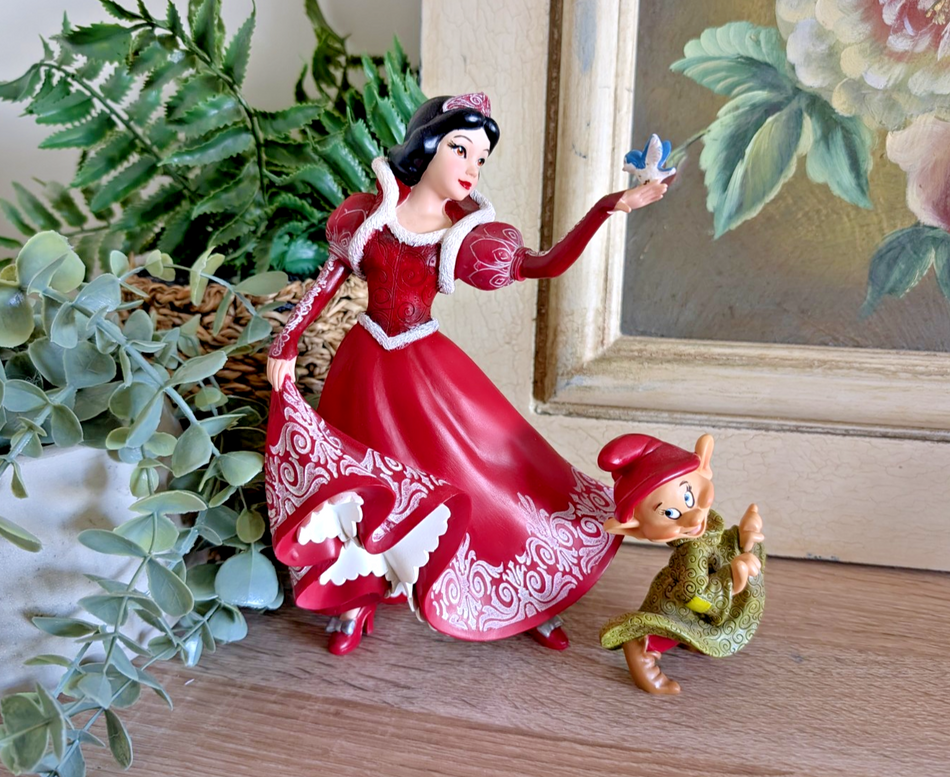 Disney Showcase Snow White and Dopey Christmas Set 4058287