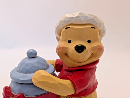 Disney Traditions Winnie the Pooh Holiday Hunny 6002845 – scale and size view