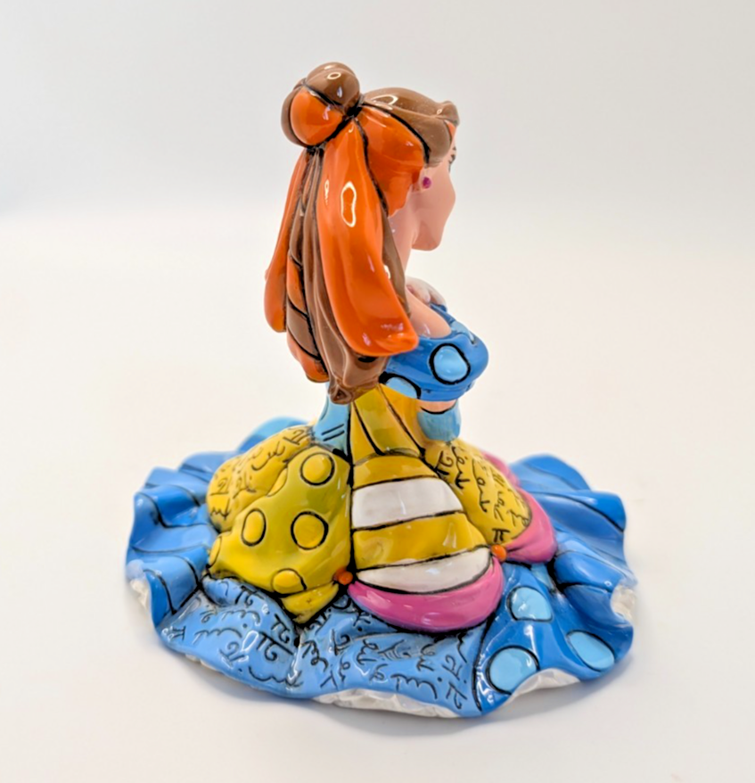 Disney Britto Belle Beauty and the Beast figurine 4030817 – close-up detail