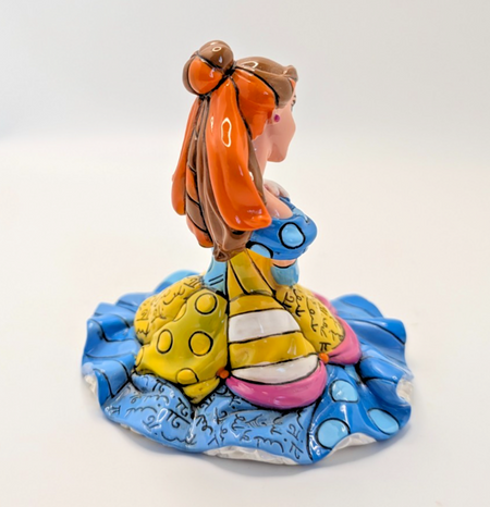 Disney Britto Belle Beauty and the Beast figurine 4030817 – close-up detail
