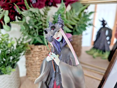 Disney Showcase Maleficent Masquerade Figurine Couture De Force Villain1