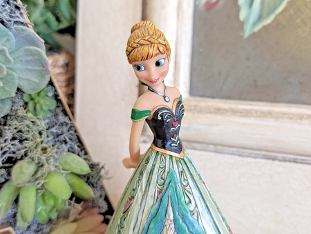 Disney Traditions Anna Arendelle Royalty 4048661 repaired Castle Dress figurine - view 2