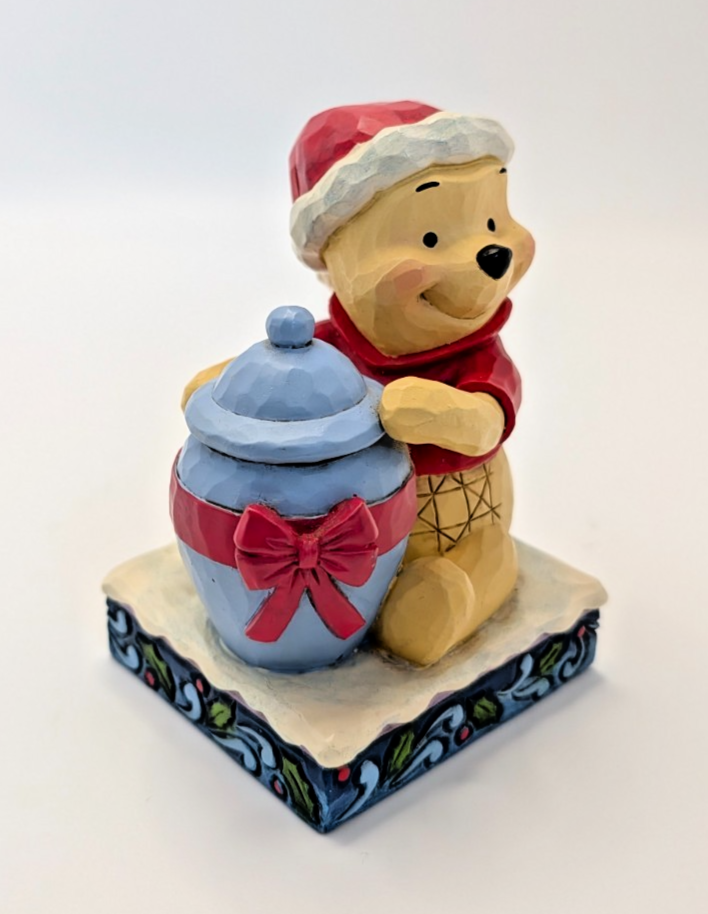 Disney Traditions Winnie the Pooh Holiday Hunny 6002845 – underside and base mark