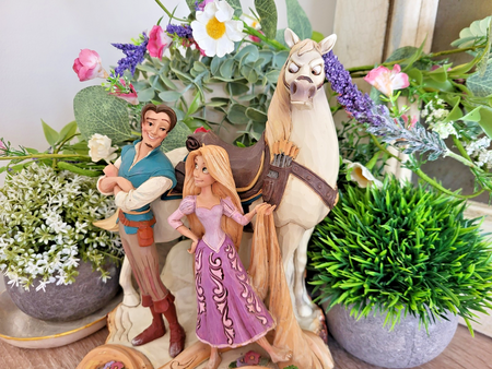 Disney Traditions Showcase Tangled Figurine Rapunzel Live Your Dream Jim Shore2