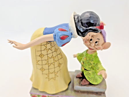 Disney Traditions Showcase Snow White & Dopey Sweetest Farewell Figurine J Shore15