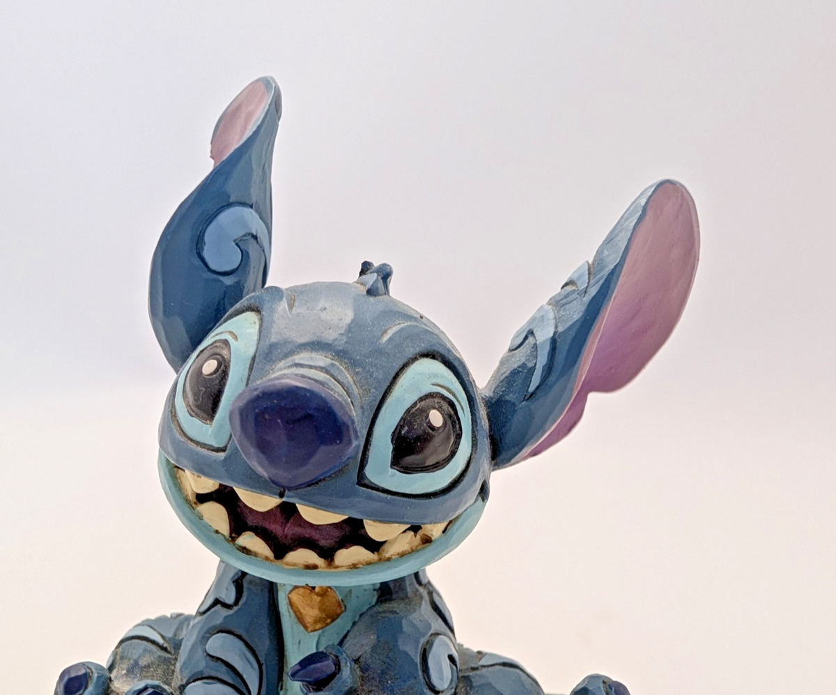 Disney Traditions Stitch Ohana Means Family figurine 4016555 underside and base detail