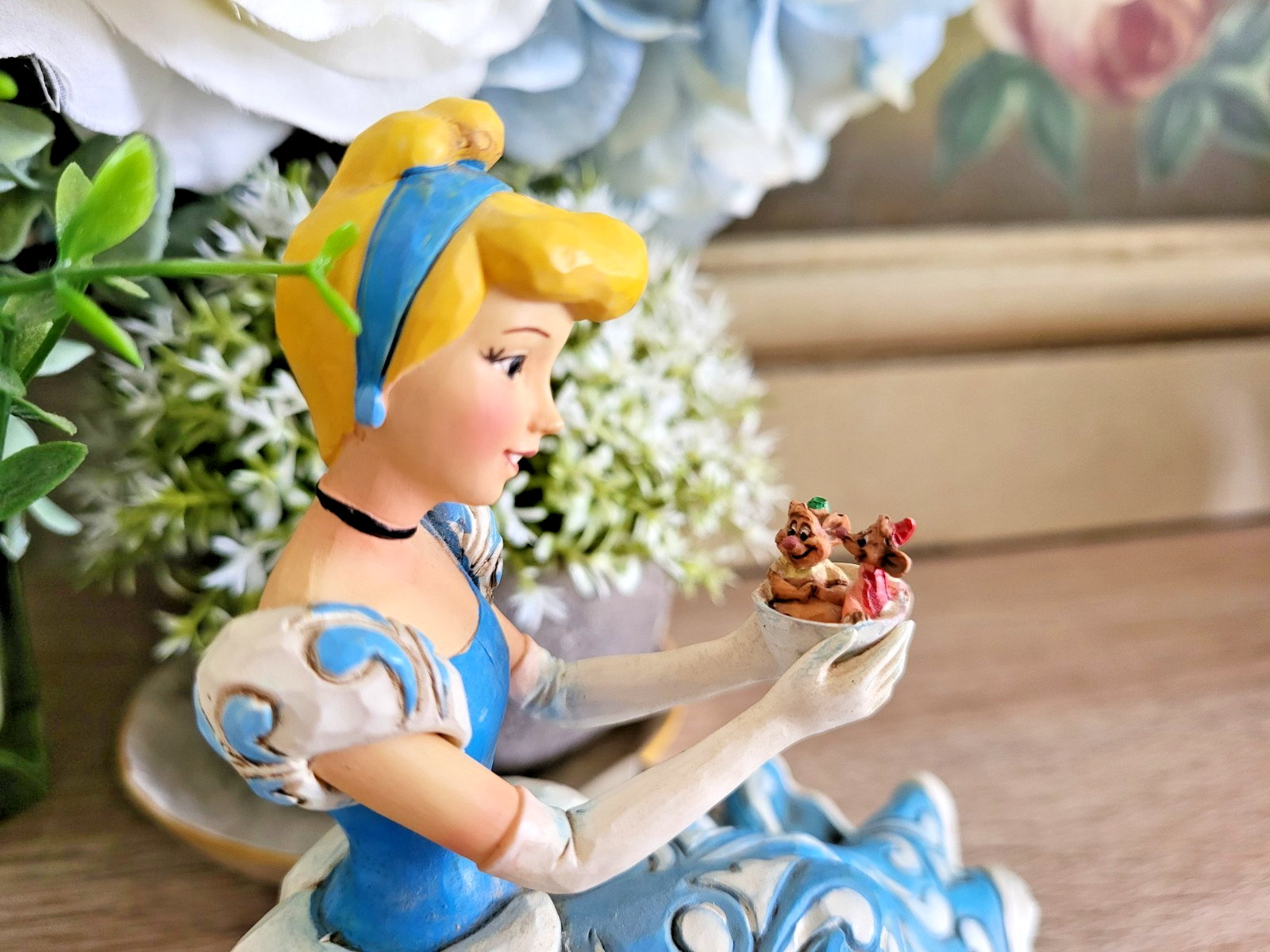 Disney Traditions Cinderella Figurine Caring And Couragious Ornament Jim Shore3