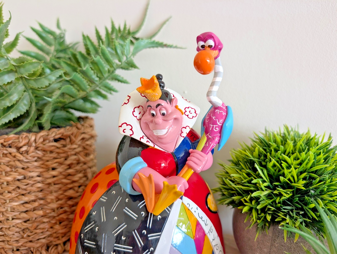 Disney Britto Queen of Hearts 6008525 unboxed figurine - left side view
