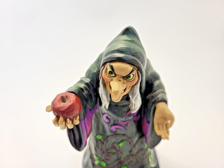 Disney Traditions Take A Bite Figurine  Old Hag Evil Queen Snow White Ornament16
