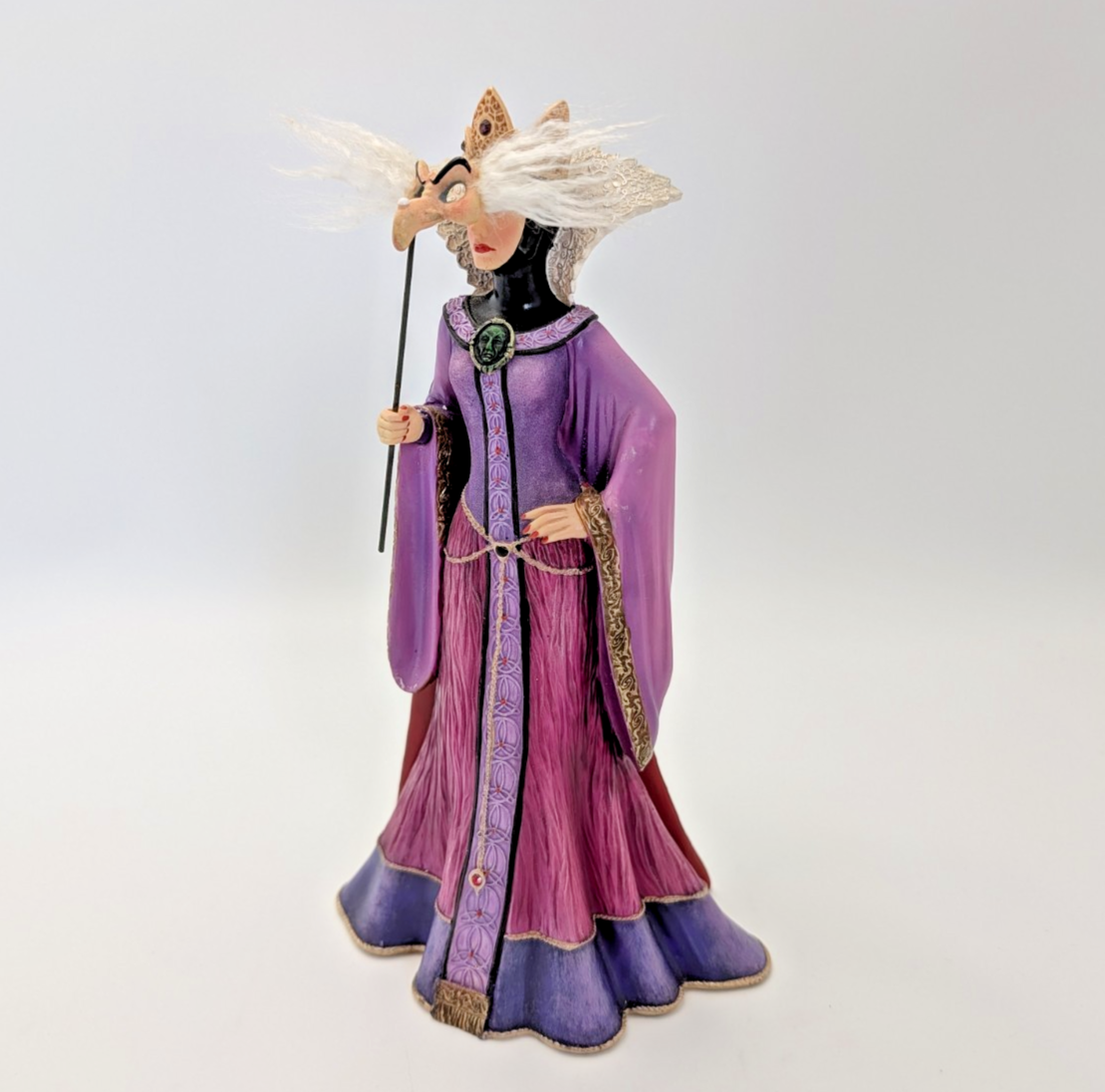 Disney Showcase Couture de Force Evil Queen Masquerade figurine photo 8