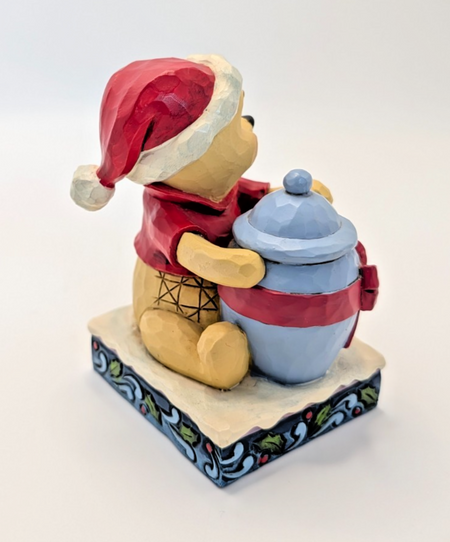 Disney Traditions Winnie the Pooh Holiday Hunny 6002845 – base and pattern detail