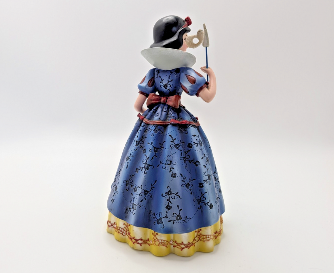 Disney Showcase Snow White Haute Couture Figurine Masquerade Boxed Mask Ball5