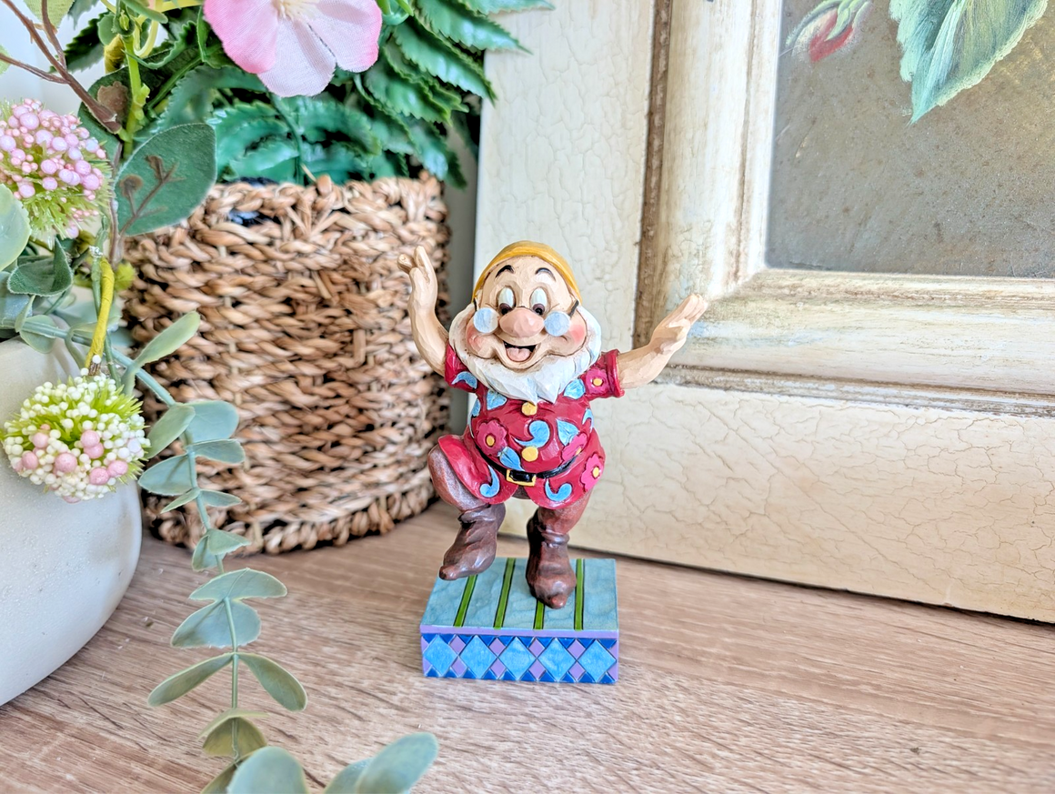 Disney Traditions Dancing Doc Snow White 4049628 boxed figurine - right side view