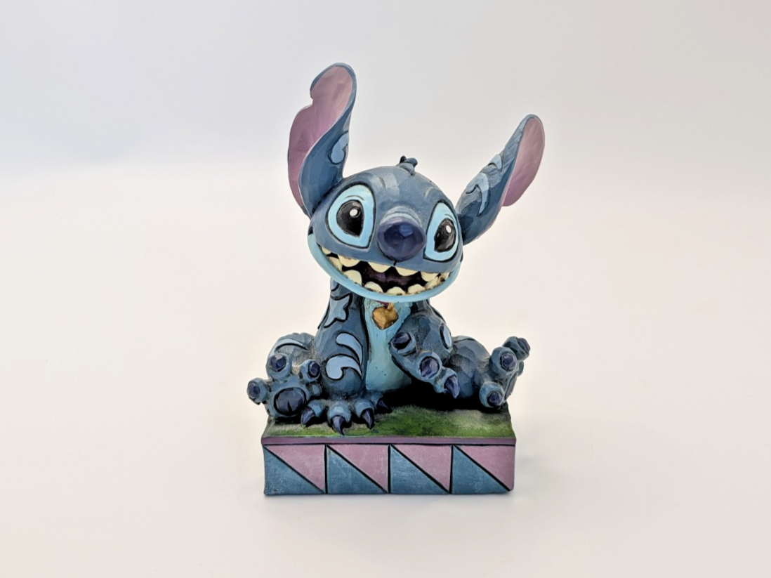 Disney Traditions Stitch Ohana Means Family figurine 4016555 right-side view