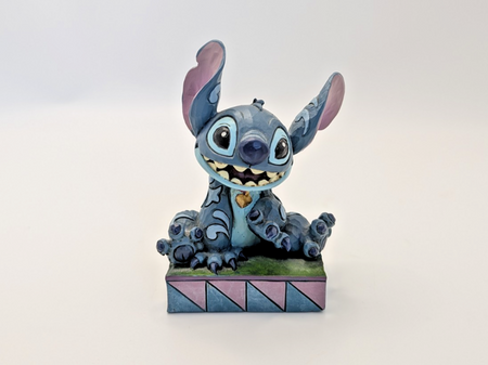 Disney Traditions Stitch Ohana Means Family figurine 4016555 right-side view