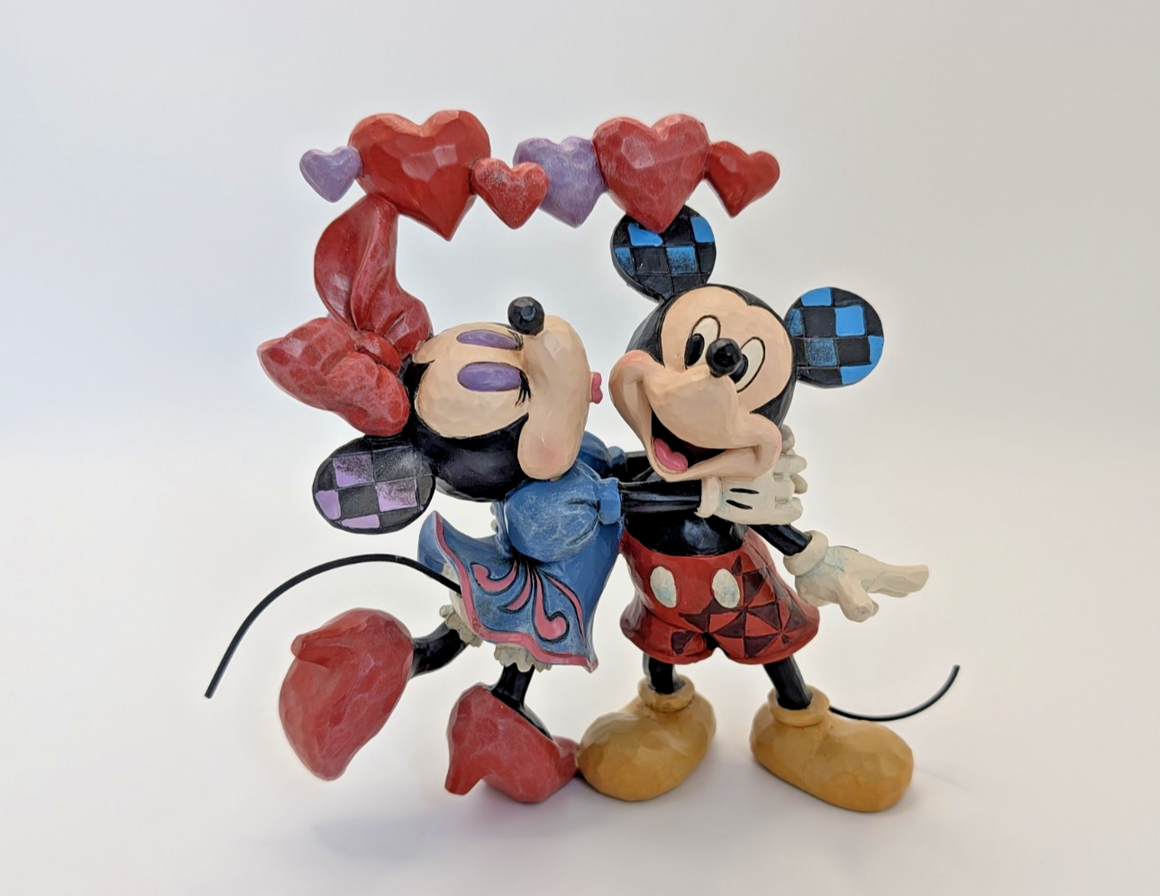 Disney Traditions Showcase Mickey & Minnie Mouse Love Is In The Air Figurine2