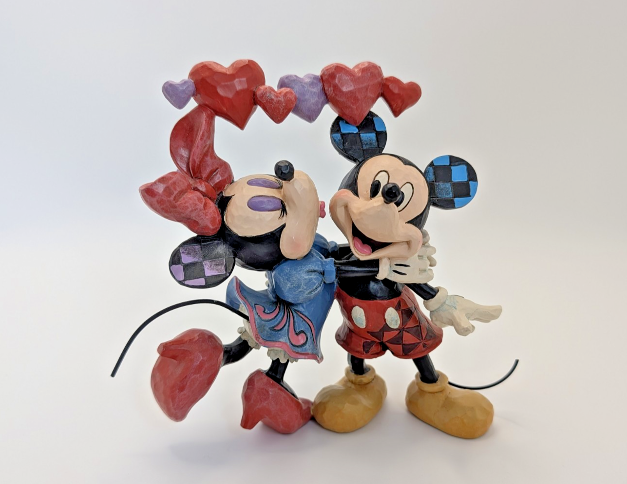 Disney Traditions Showcase Mickey & Minnie Mouse Love Is In The Air Figurine2