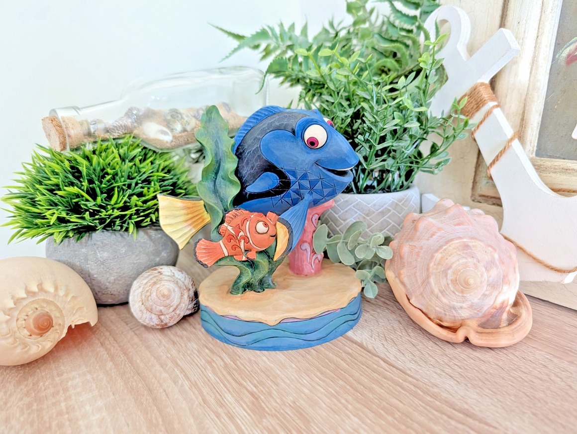 Disney Traditions Showcase Finding Nemo Floating Friendship Dory Fish Figurine1