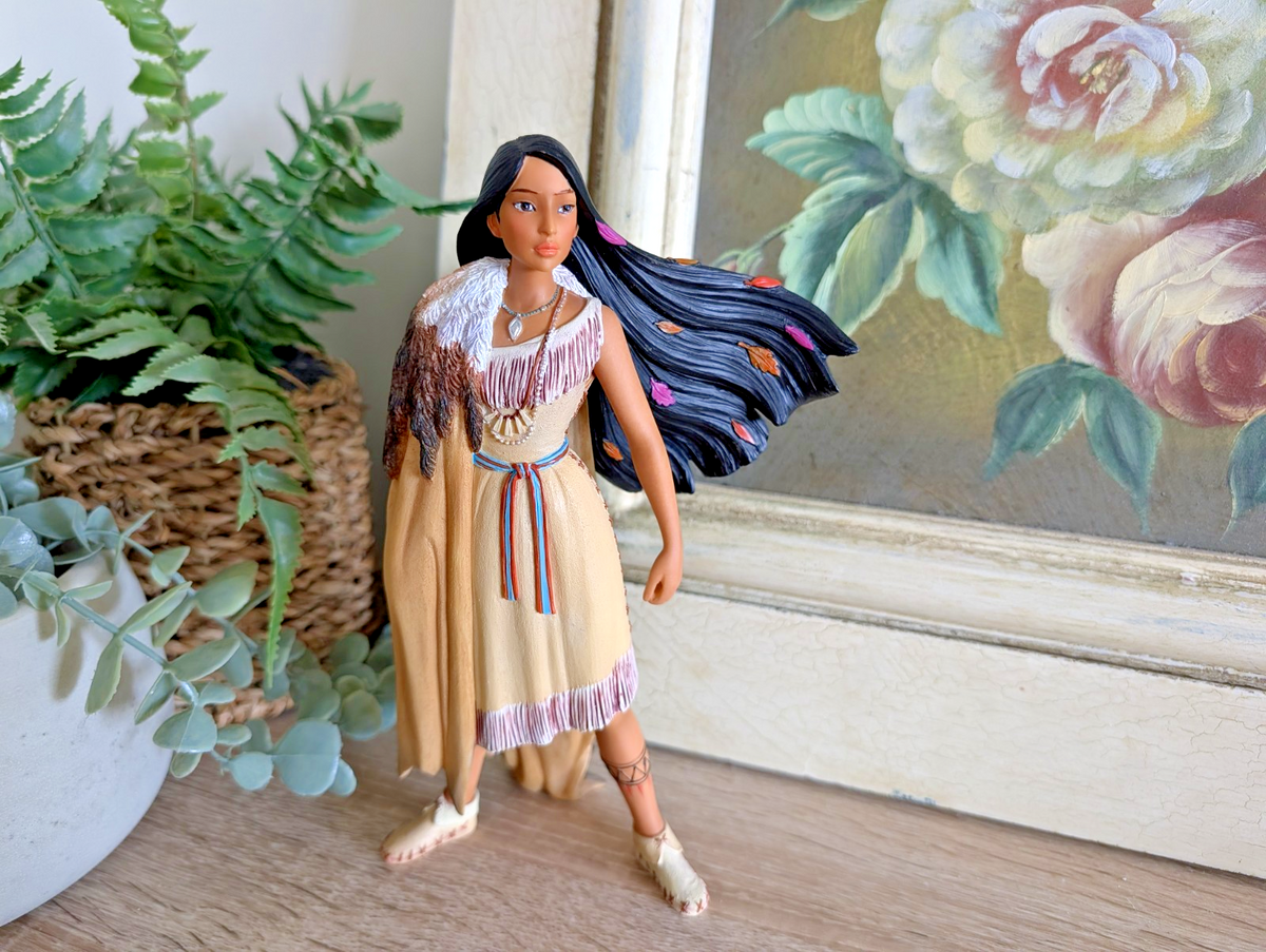 Disney Showcase Couture de Force Pocahontas 6008692 by Enesco - Unboxed - product view 4