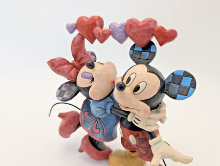 Disney Traditions Showcase Mickey & Minnie Mouse Love Is In The Air Figurine19