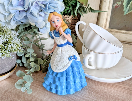 Disney Showcase Alice figurine 6001660 with disclosed fingertip damage