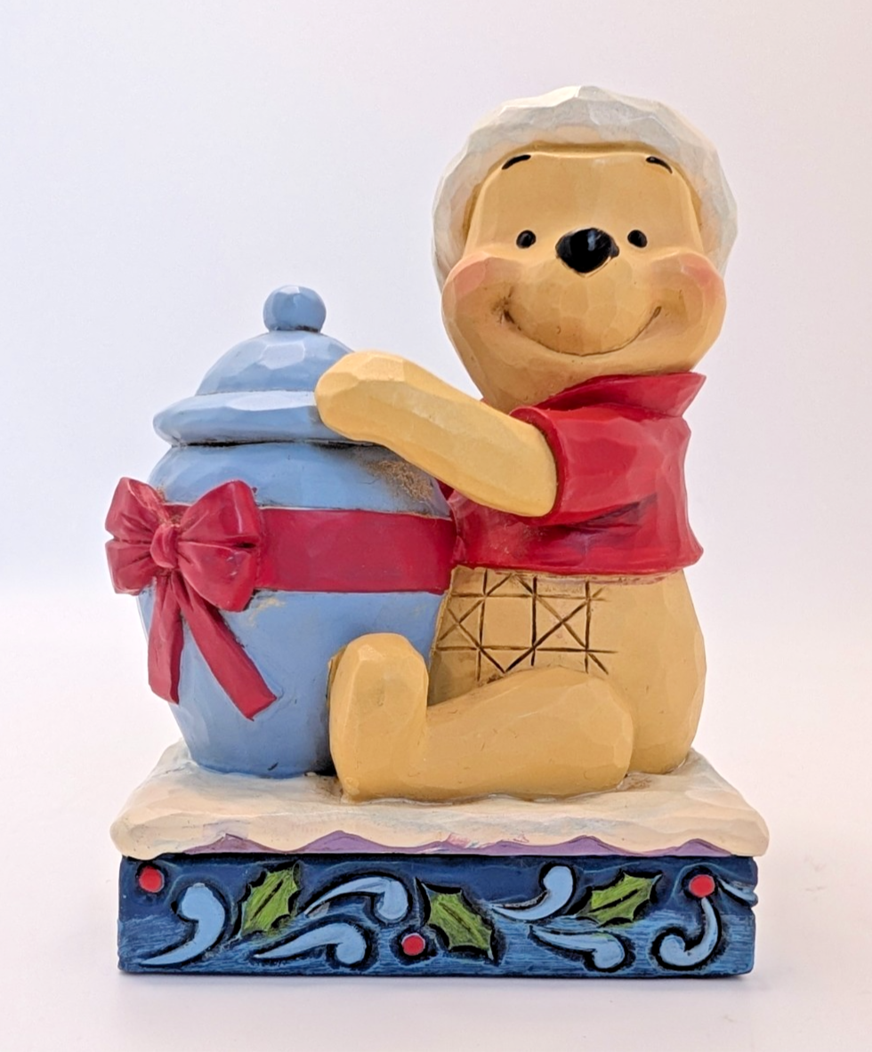 Disney Traditions Winnie the Pooh Holiday Hunny 6002845 – front view