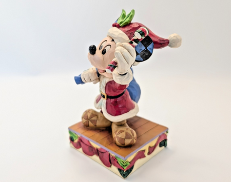 Disney Traditions Mickey Mouse Bringing Holiday Cheer 4052002 boxed figurine - face and character detail