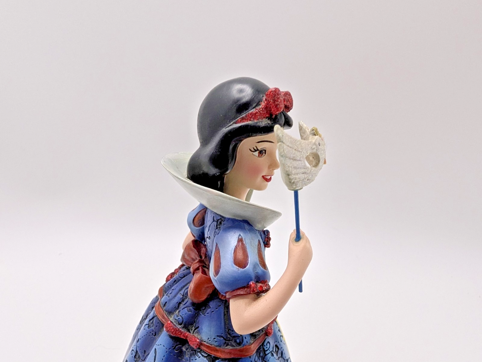 Disney Showcase Snow White Haute Couture Figurine Masquerade Boxed Mask Ball22