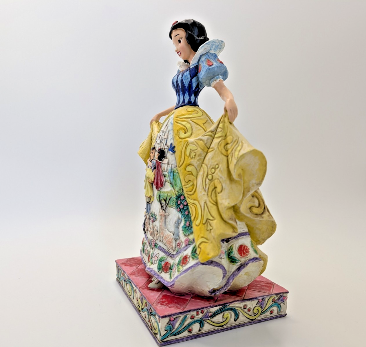 Disney Traditions Showcase Fairytale Endings For The Fairest Figurine Snow White6