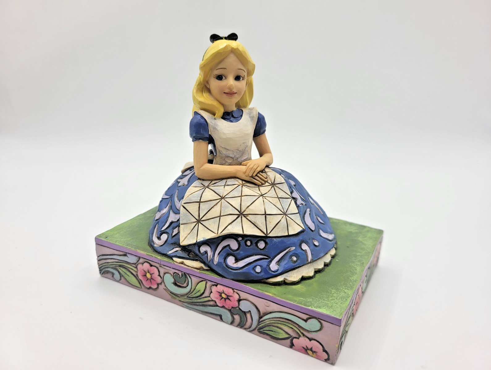 Disney Showcase Alice In Wonderland Figurine Awaiting An Adventure Ornament3