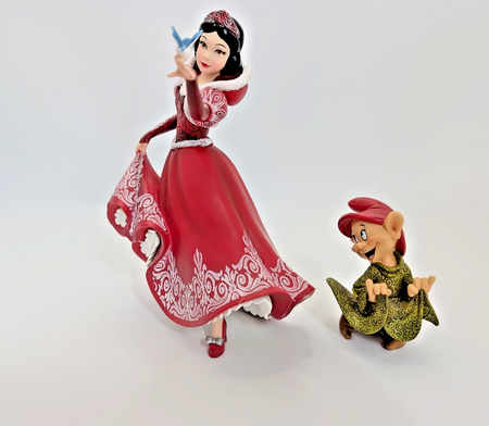 Disney Showcase Haute Couture Snow White & Dopey Christmas Holiday Figurine6