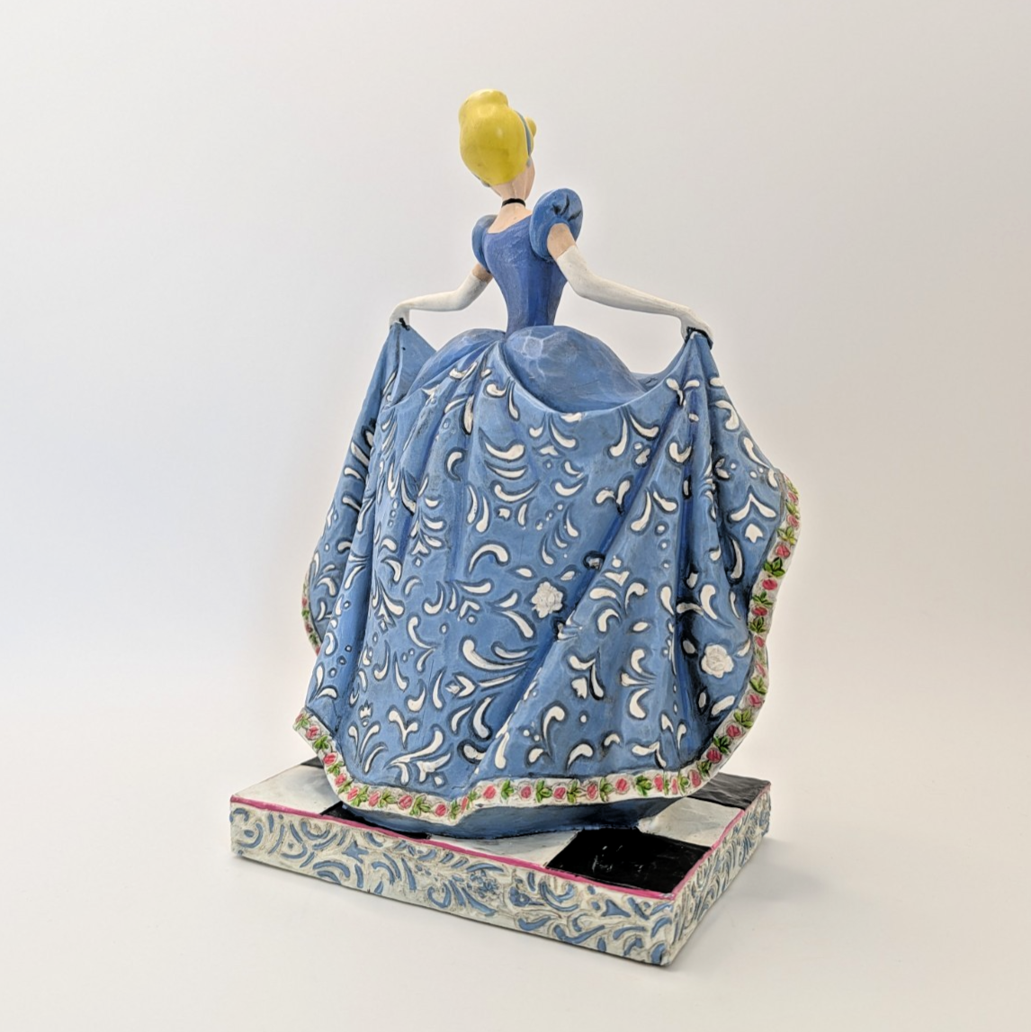 Disney Traditions Showcase Cinderella Romantic Waltz Figurine Jim Shore Scene10