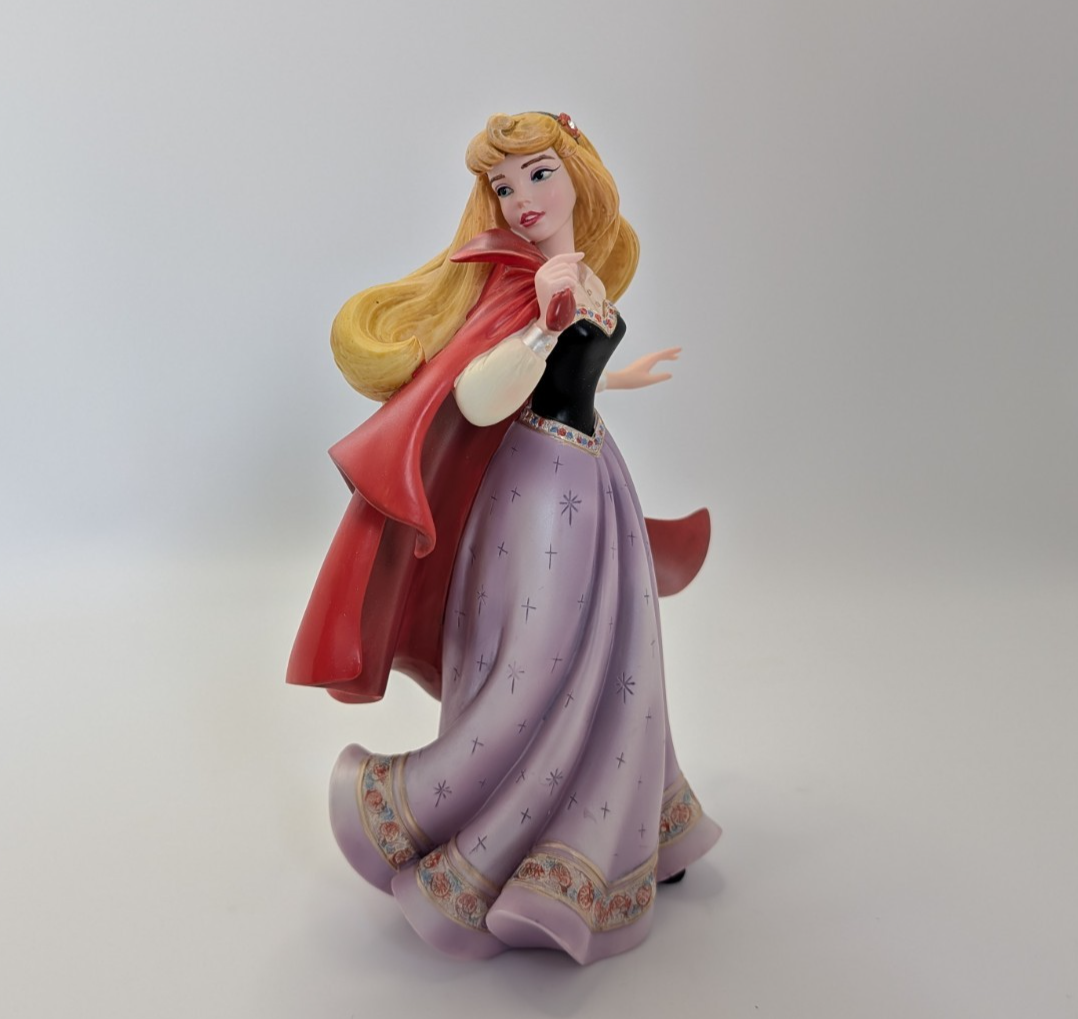 Disney Showcase Aurora as Briar Rose 4055792 Couture de Force – detail and condition photograph 5