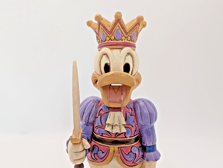 Disney Traditions Donald Duck Reigning Royal Nutcracker 6000948 – detail and condition photograph 16