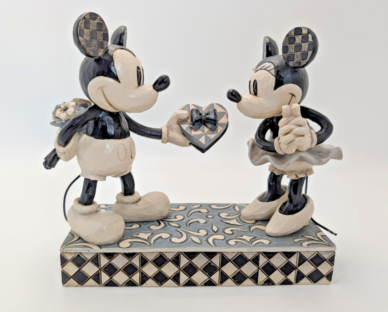 Disney Traditions Mickey and Minnie Real Sweetheart figurine photo 5