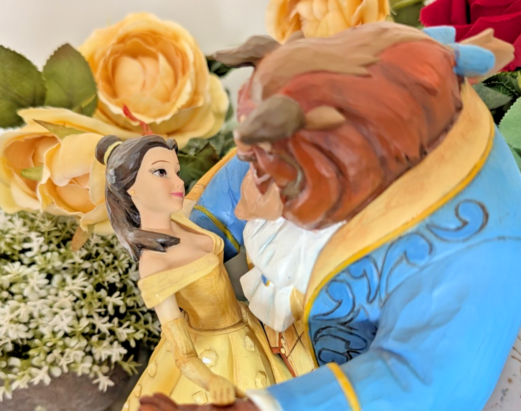 Disney Traditions Belle and Beast Moonlight Waltz figurine 4049619 photo 4