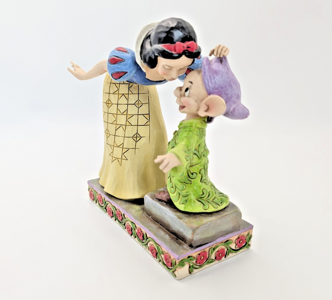Disney Traditions Showcase Snow White & Dopey Sweetest Farewell Figurine J Shore6