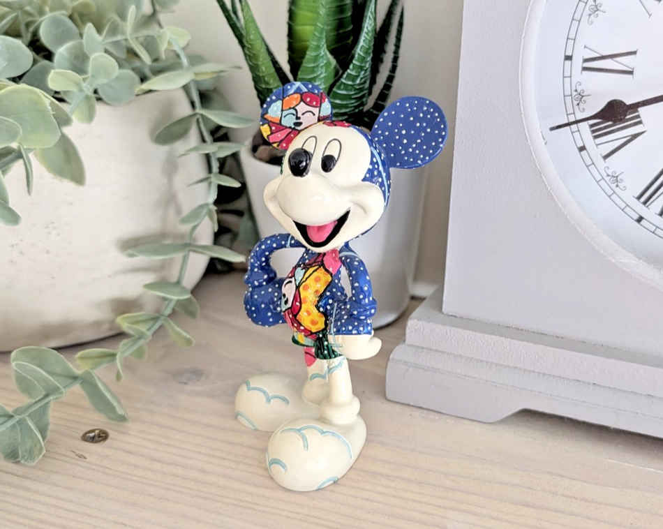 Disney Britto Mickey Mouse Winter Fun Figurine 4021841