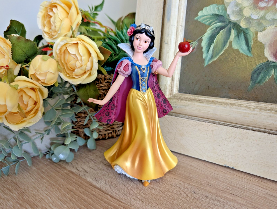 Disney Showcase Snow White Couture de Force 4031542 Boxed