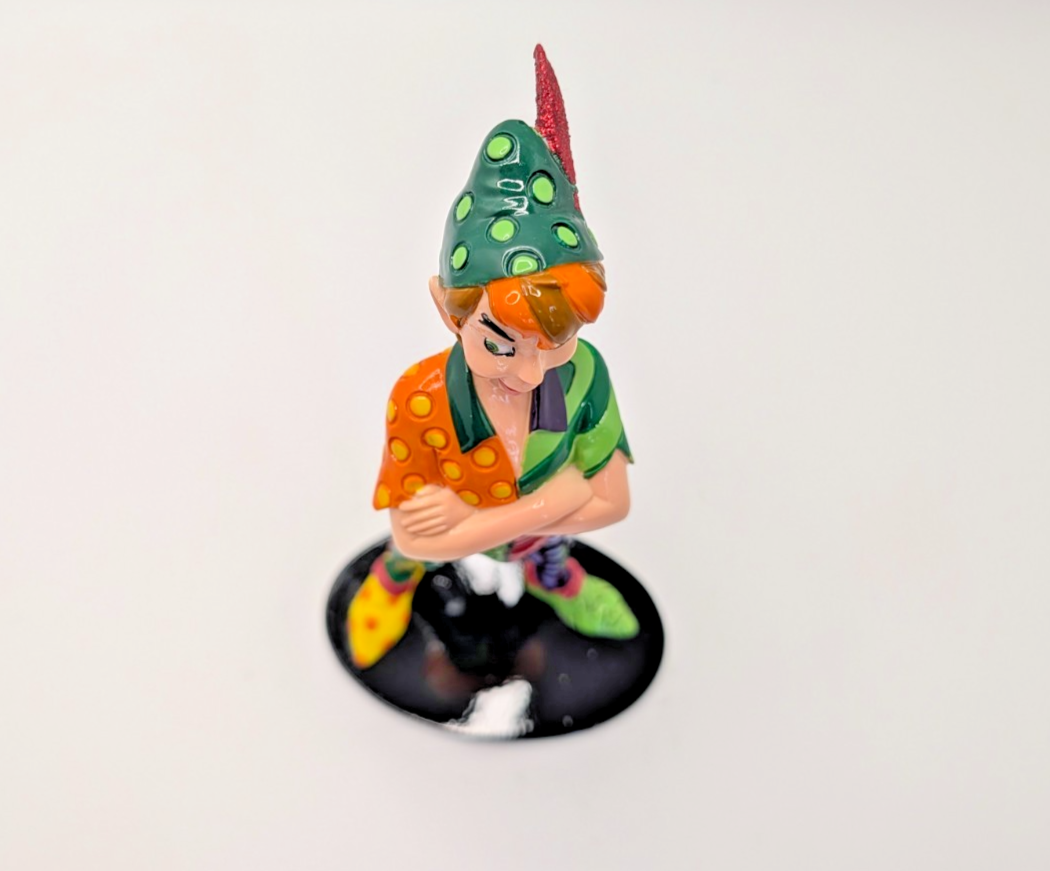 Disney Britto Peter Pan 4056846 boxed figurine - costume and pattern detail