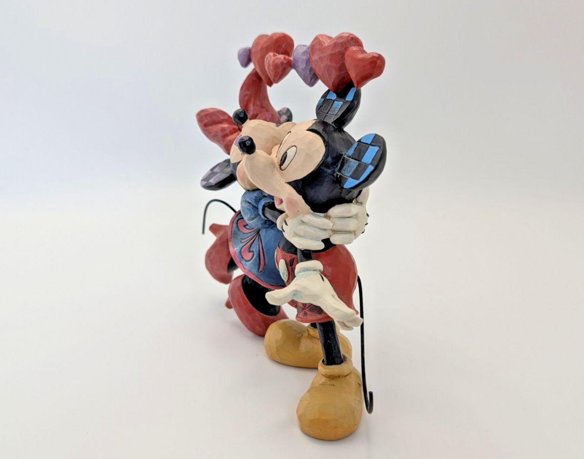 Disney Traditions Showcase Mickey & Minnie Mouse Love Is In The Air Figurine4
