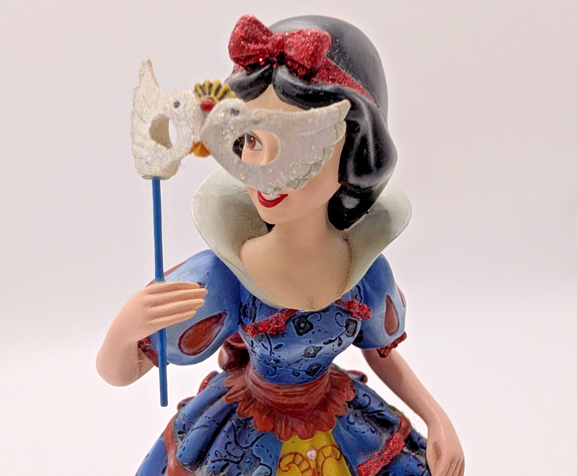 Disney Showcase Snow White Haute Couture Figurine Masquerade Boxed Mask Ball18