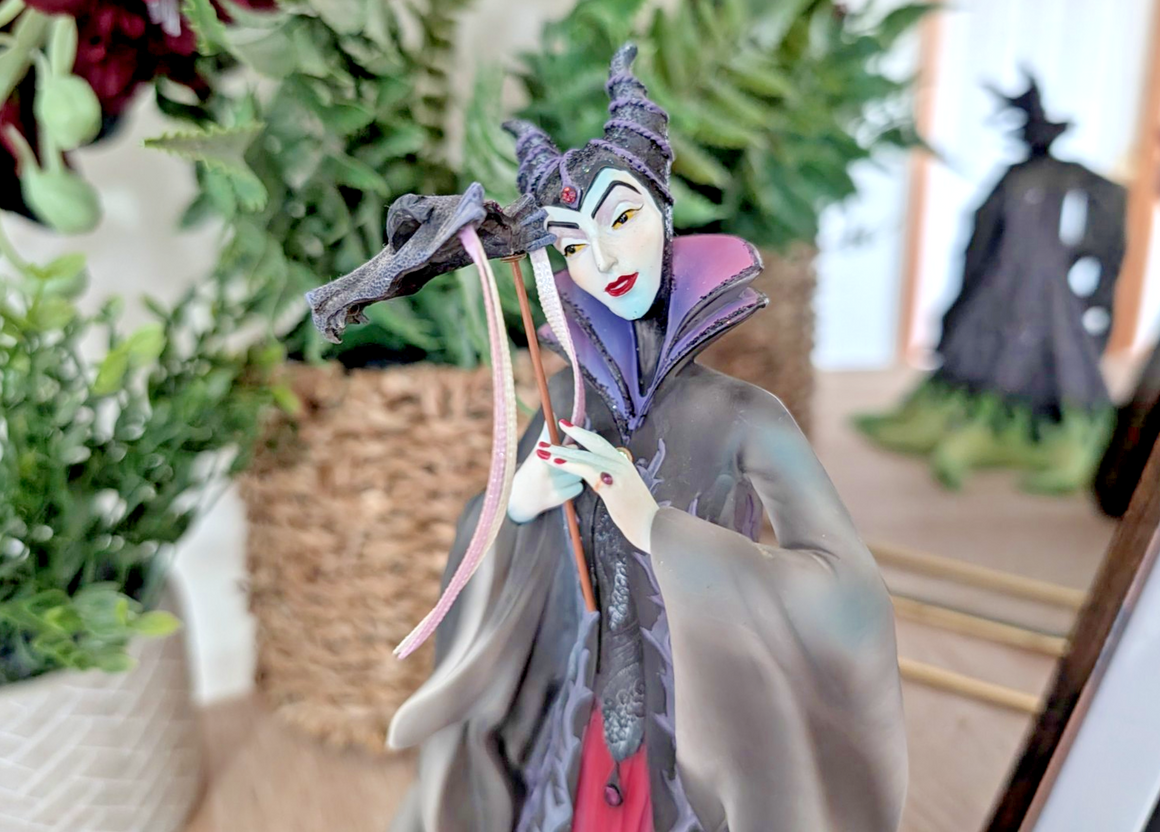 Disney Showcase Maleficent Masquerade Figurine Couture De Force Villain0