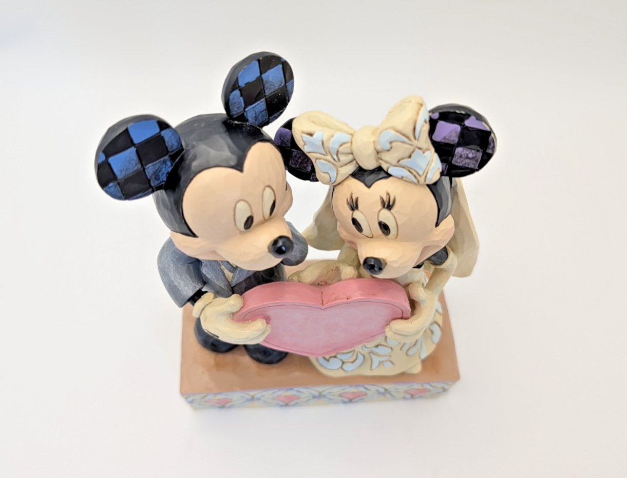 Disney Traditions Mickey and Minnie Two Souls One Heart figurine 4059748