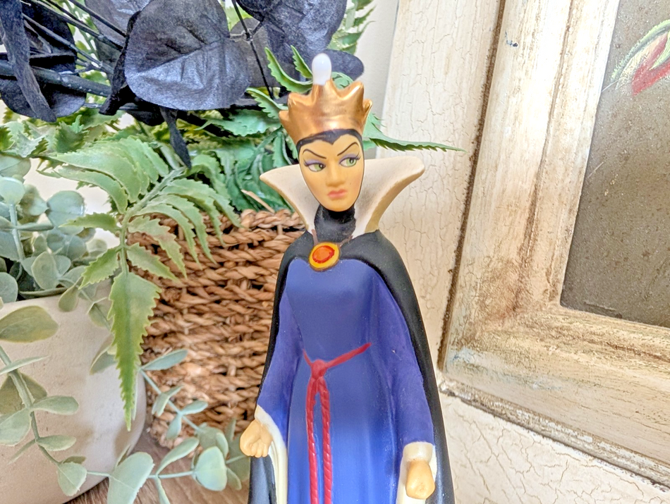 Disney Showcase Precious Moments Evil Queen Black som nat 143701 - Boxed
