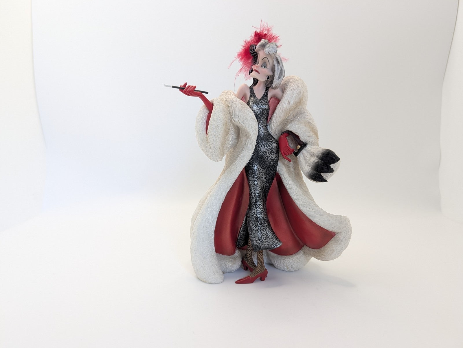 Disney Showcase Couture de Force Cruella De Vil figurine photo 5
